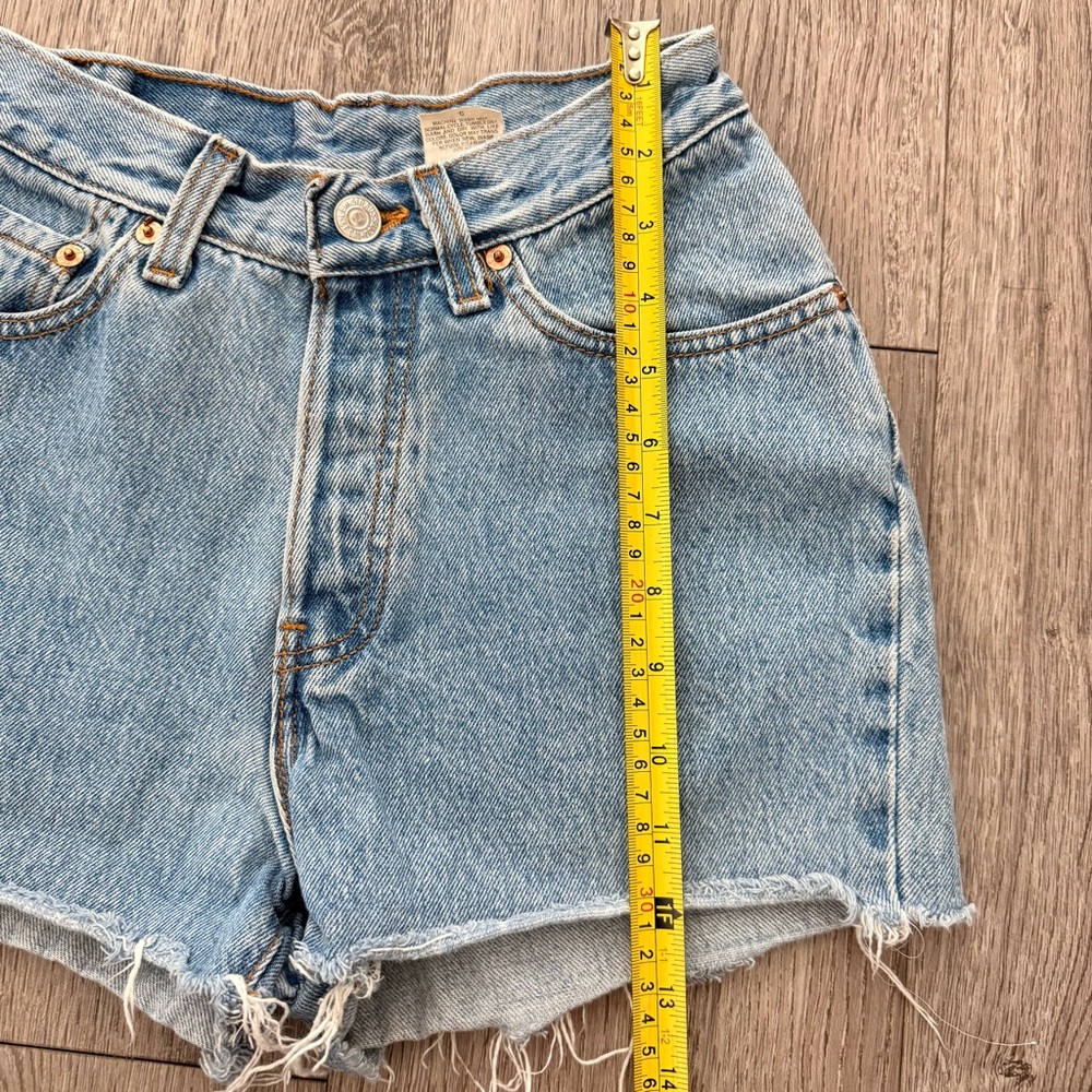 vintage Levi's high-waisted denim cut-off shorts size 3 - Picture 8 of 10